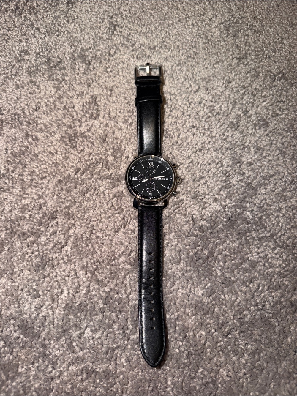 Black Men's Fossil Leather Strap Watch - Classic Chronograph
